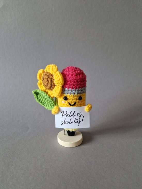 Tamborēts zīmulis ar saulespuķi ar kartiņu “Paldies skolotāj!”