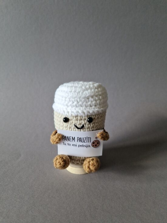 Tamborēts kafijas tasīte tēls ar kartiņu "Paņem pauzīti, tu to esi pelnījis!''