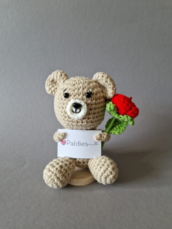 Mīļš tamborēts lācītis ar kartiņu “Paldies!”