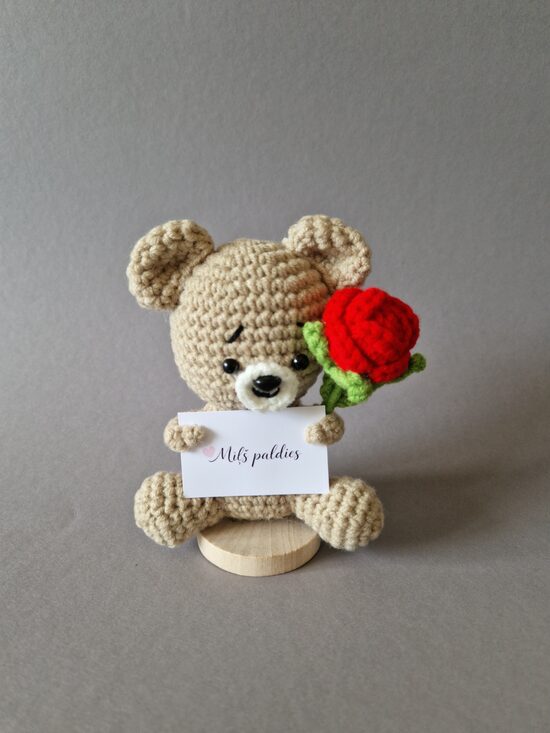 Mīļš tamborēts lācītis ar kartiņu “Mīļš paldies!”