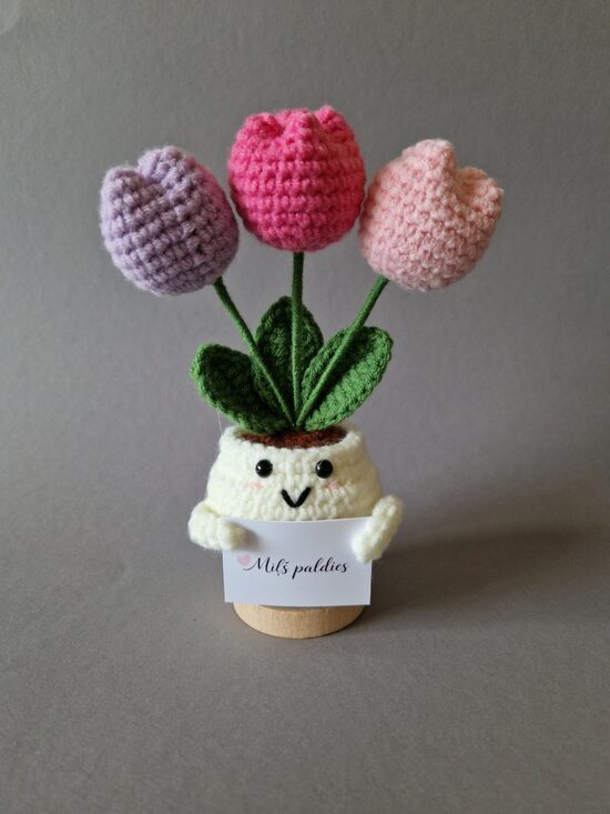 Tamborēts tulpju podiņš ar kartiņu "Mīļš paldies!"